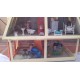 Casita de muñecas con accesorios.