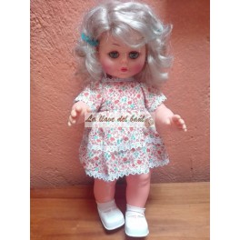 Muñeca con vestido